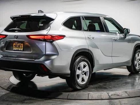 Certified 2023 Toyota Highlander LE image 5