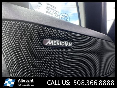 Used 2025 Land Rover Range Rover Sport SE image 32