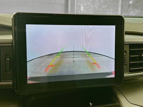 Used 2022 Ford Explorer XLT w/ Equipment Group 202A image 23