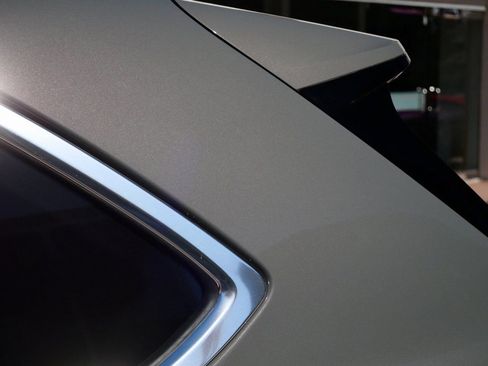 Used 2025 Bentley Bentayga image 7