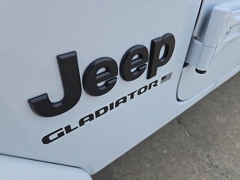 New 2025 Jeep Gladiator Sport image 11