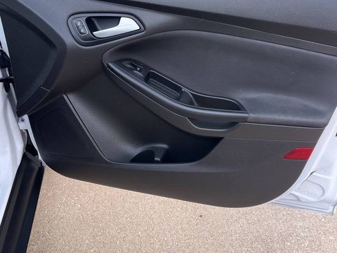 Used 2018 Ford Focus SE FWD image 11
