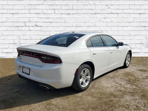 Used 2022 Dodge Charger SXT image 2