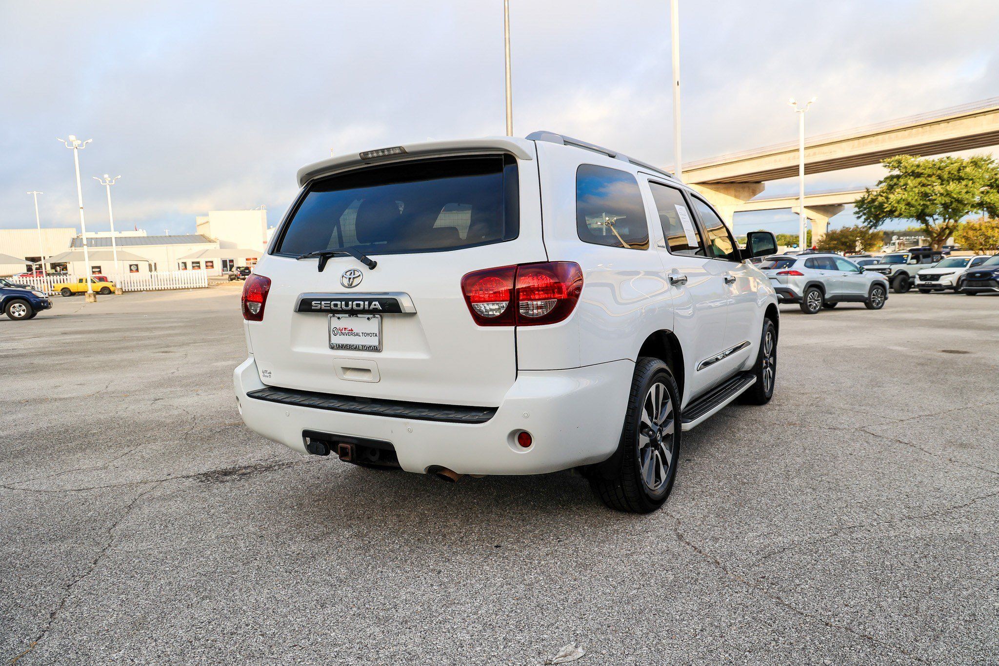 Used 2020 Toyota Sequoia Limited w/ Safety & Convenience Package AWD/4WD image 7