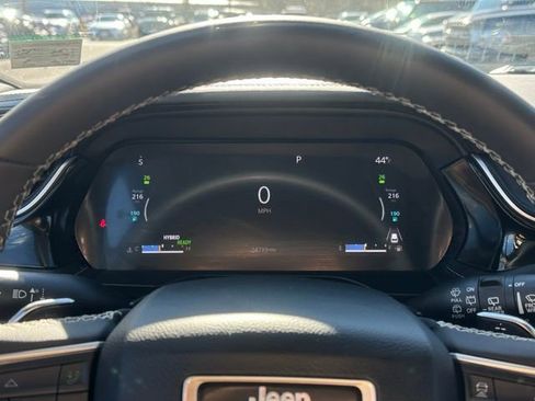 Used 2022 Jeep Grand Cherokee Limited 4xe image 23