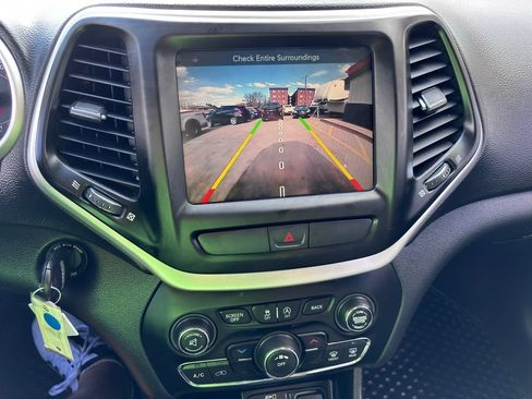 Used 2015 Jeep Cherokee Trailhawk w/ Cold Weather Group AWD/4WD image 24