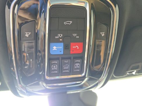 Used 2022 Jeep Grand Cherokee Summit AWD/4WD image 27