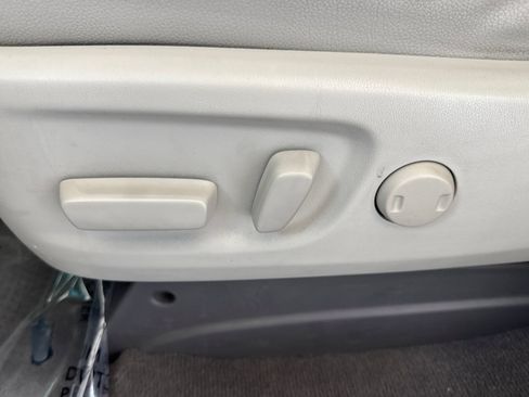 Used 2011 Toyota Sienna XLE FWD image 14