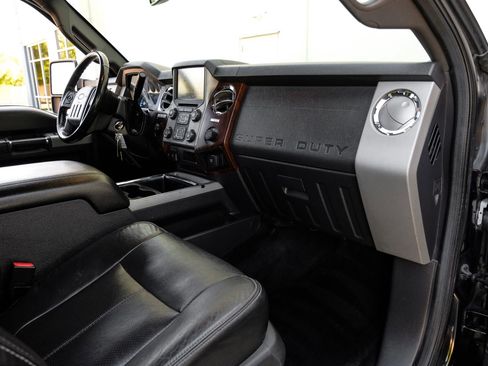 Used 2013 Ford F250 Lariat image 18