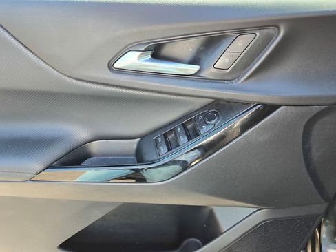 Used 2025 Chevrolet Equinox LT FWD image 16