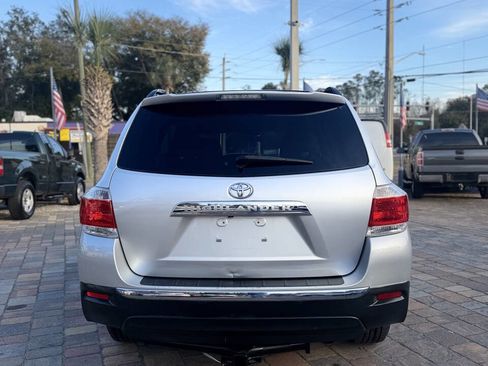Used 2012 Toyota Highlander FWD w/ Tech Pkg image 7