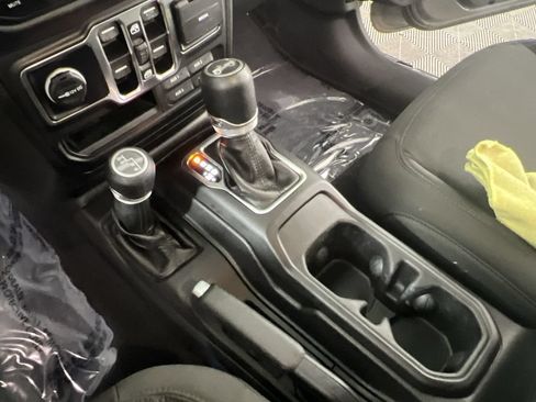 Used 2019 Jeep Wrangler Unlimited Sport AWD/4WD image 16