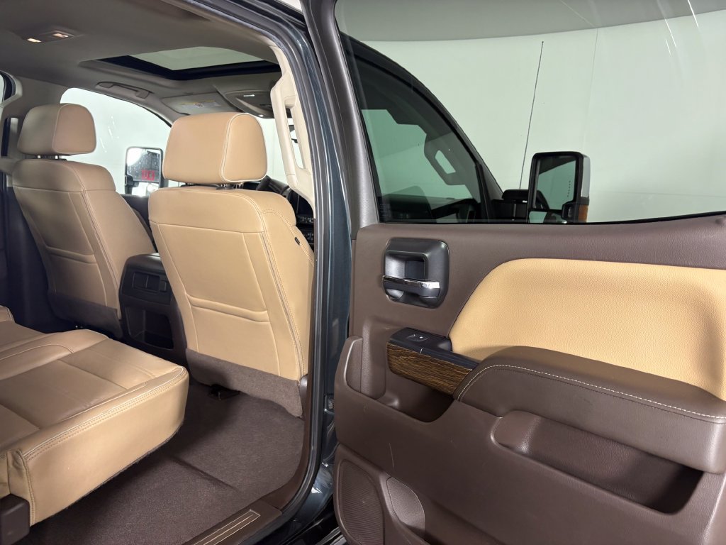 Used 2019 GMC Sierra 2500 Denali w/ Duramax Plus Package AWD/4WD image 30