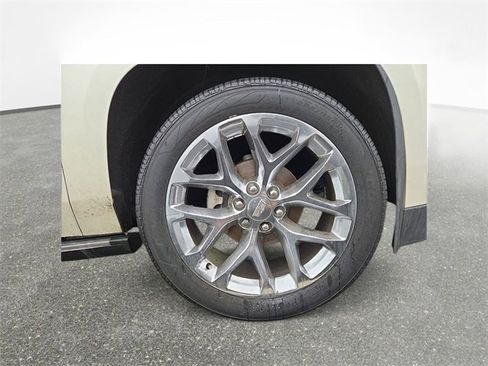 Used 2015 Cadillac Escalade Premium image 7