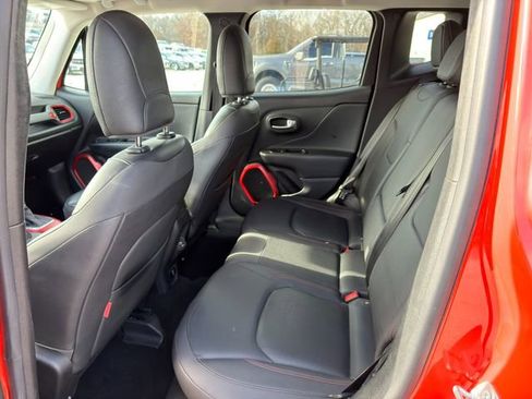 Used 2019 Jeep Renegade Trailhawk image 12
