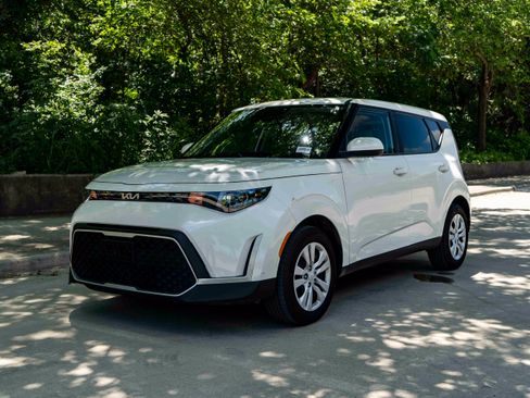 Used 2025 Kia Soul LX FWD image 5