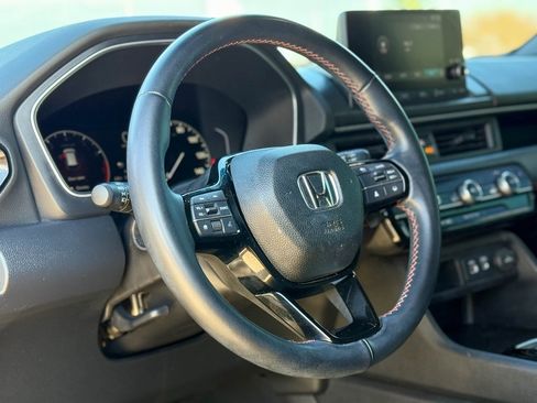 Used 2025 Honda Pilot Sport image 10