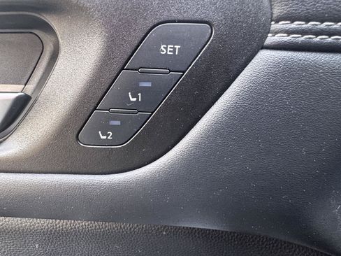 Used 2022 Nissan Pathfinder Platinum AWD/4WD image 21