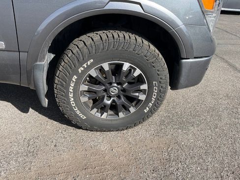 Used 2018 Nissan Titan PRO-4X w/ Pro-4x Convenience Package image 19