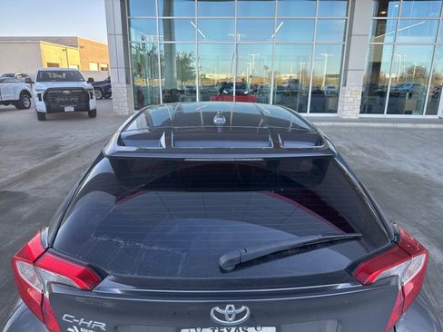 Used 2020 Toyota C-HR LE image 13