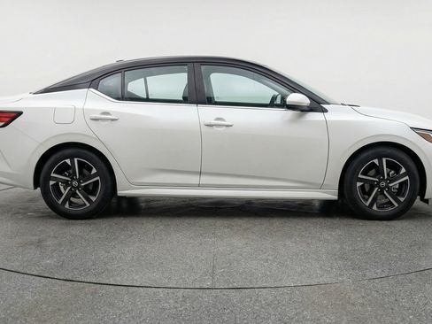 Used 2025 Nissan Sentra SV FWD image 11