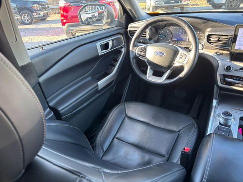 Used 2023 Ford Explorer XLT w/ Equipment Group 202A image 14