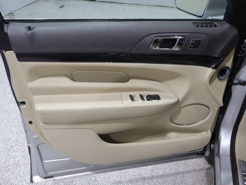 Used 2019 Lincoln MKT AWD image 16