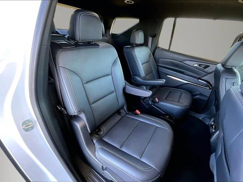 Used 2025 Chevrolet Traverse LT FWD image 25