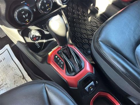 Used 2016 Jeep Renegade Trailhawk w/ Premium Trailhawk Package image 21