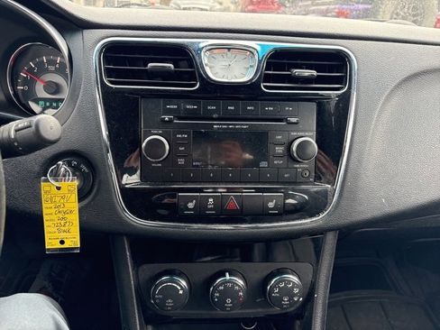 Used 2013 Chrysler 200 Limited image 12