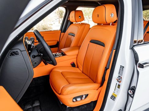 Used 2023 Rolls-Royce Cullinan Black Badge w/ Dark Exterior Package image 24