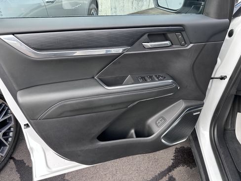 Used 2025 GMC Acadia Elevation image 16