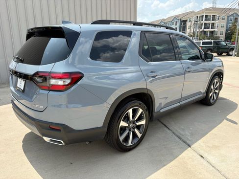 Certified 2024 Honda Pilot Touring image 8