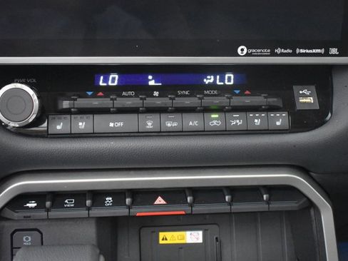 Used 2024 Toyota Tundra Limited AWD/4WD image 28