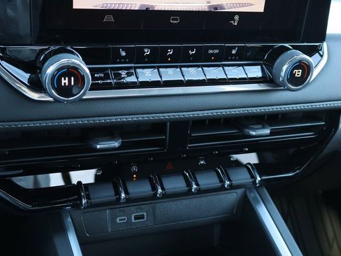 Used 2025 Chevrolet Colorado LT w/ Advanced Trailering Package image 15