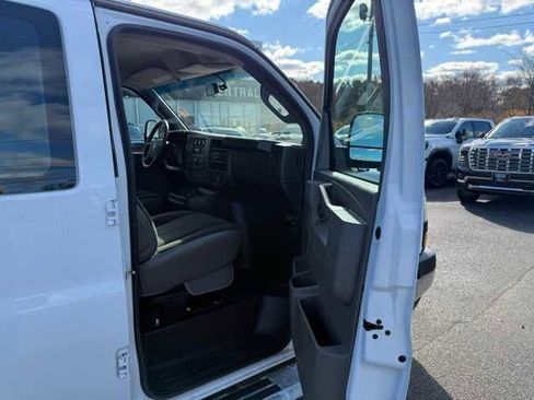 Used 2023 GMC Savana 2500 w/ Driver Convenience Package image 10