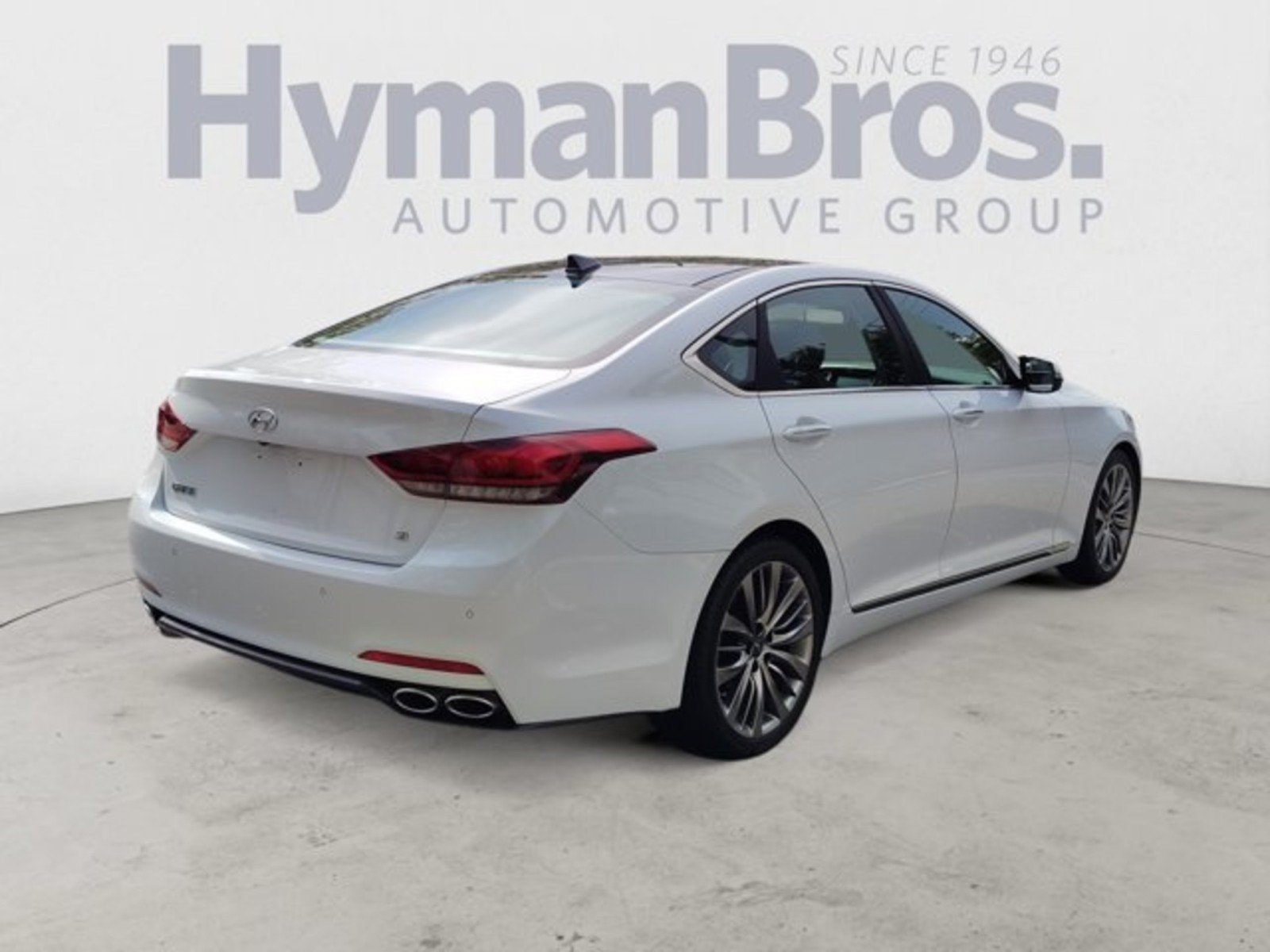 Used 2015 Hyundai Genesis 5.0 RWD image 3