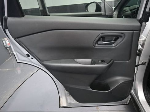 Used 2024 Nissan Rogue S FWD image 31