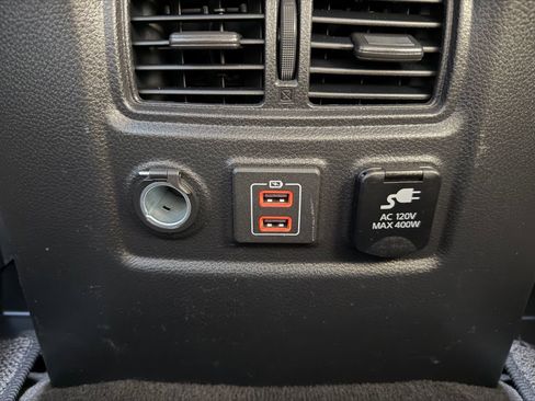 Used 2019 Nissan Titan SV w/ SV Convenience Package image 31