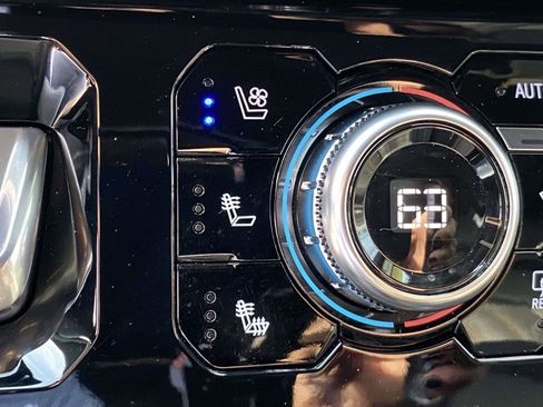 Used 2025 GMC Sierra 1500 AT4 image 42