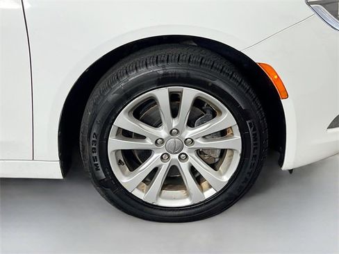 Used 2015 Chrysler 200 Limited image 32