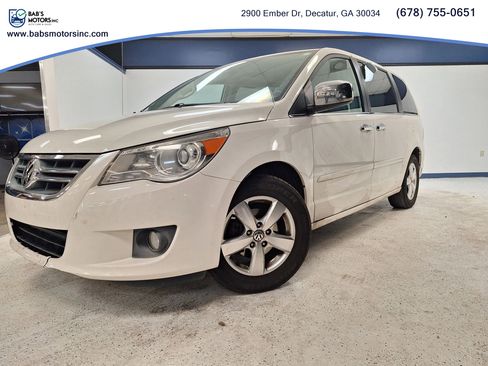 Used 2011 Volkswagen Routan SEL Premium FWD image 7