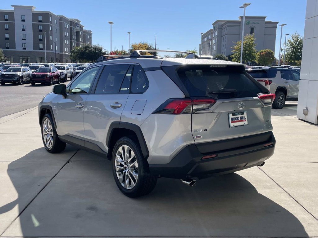 Used 2019 Toyota RAV4 XLE Premium FWD image 2