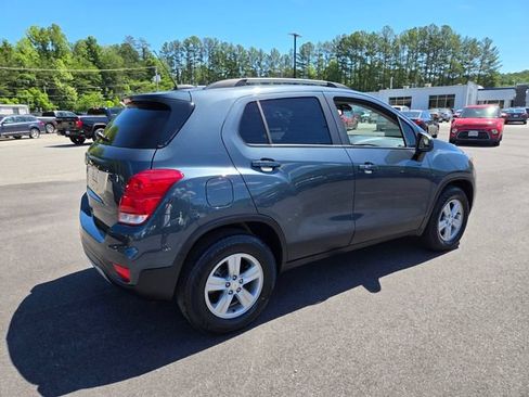 Used 2022 Chevrolet Trax LT w/ LT Convenience Package AWD/4WD image 8