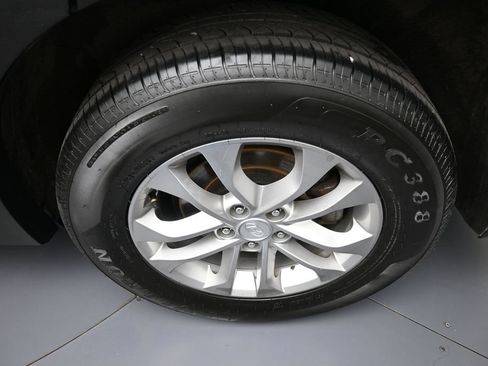 Used 2019 Hyundai Santa Fe SE AWD/4WD image 15