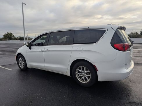 Used 2017 Chrysler Pacifica LX image 4