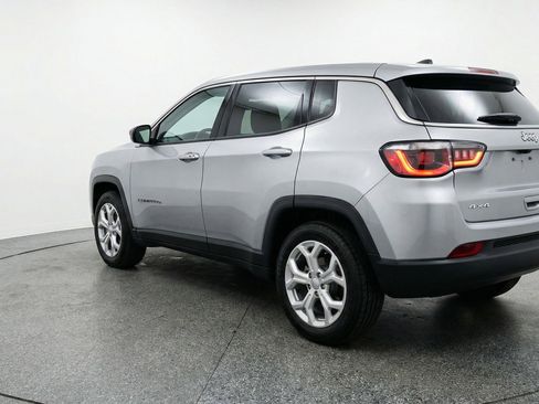 Used 2025 Jeep Compass Latitude image 6