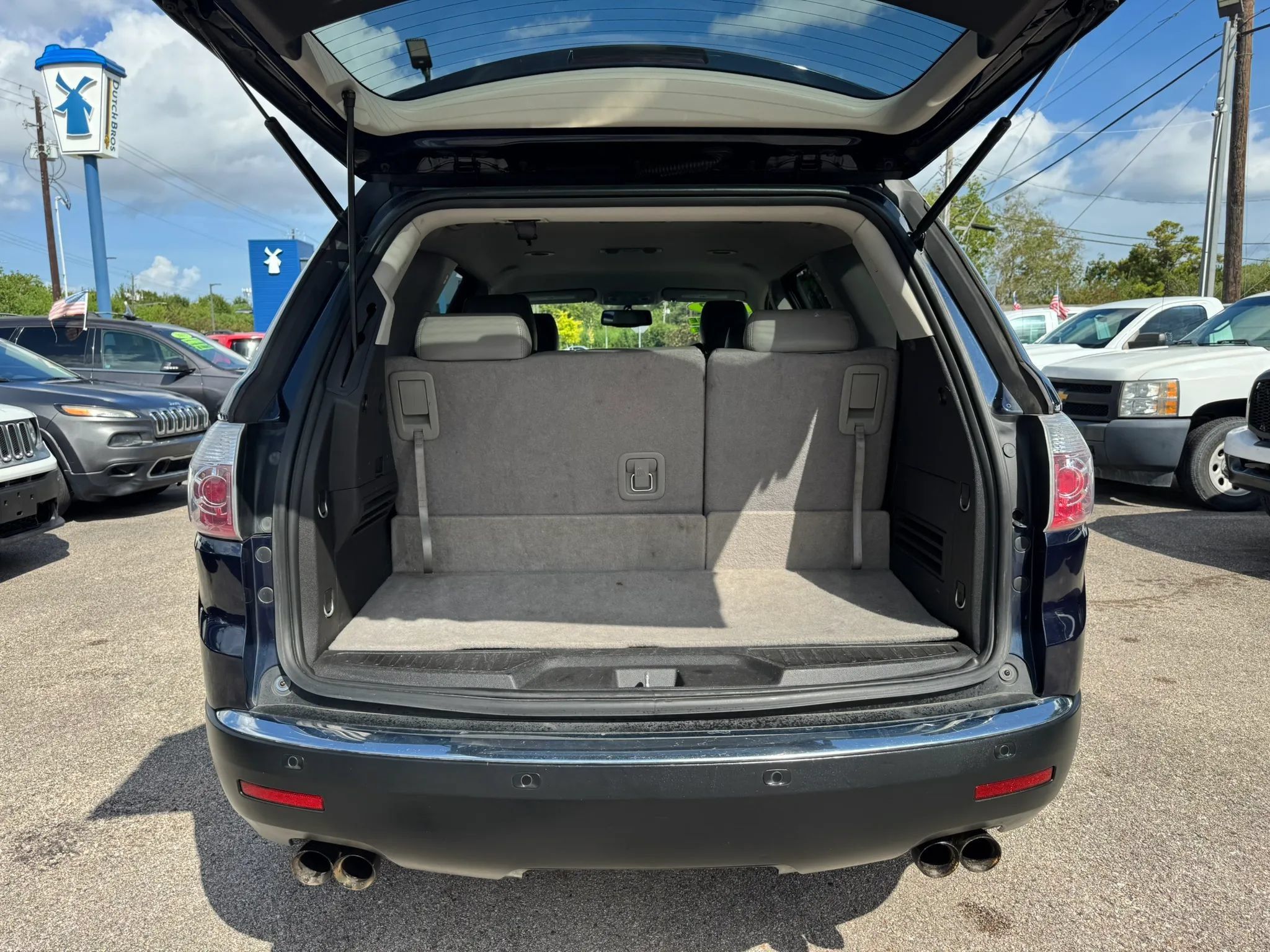 Used 2012 GMC Acadia SLE FWD image 25
