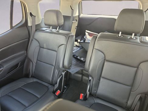 Used 2022 GMC Acadia SLT w/ LPO, Floor Liner Package FWD image 13