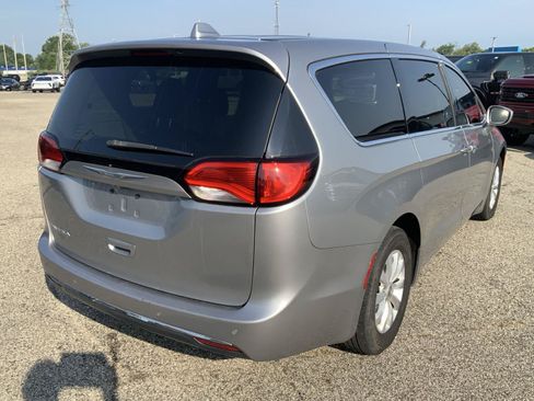 Used 2018 Chrysler Pacifica Touring Plus FWD image 8